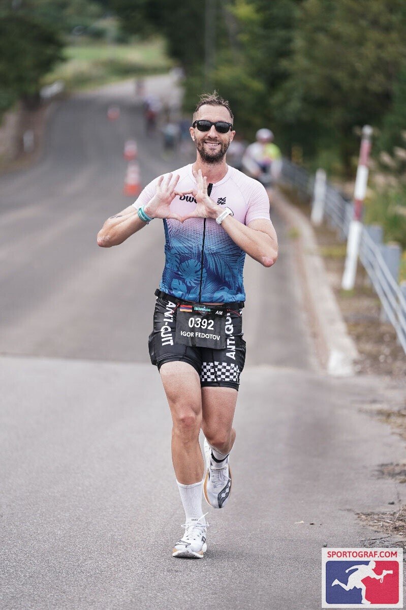 Игорь Федотов на беговом этапе IRONMAN Japan