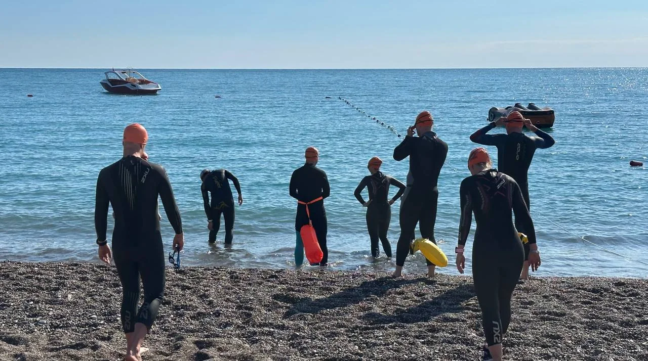 Группа DWC начинает тренировку в открытой воде в Турции